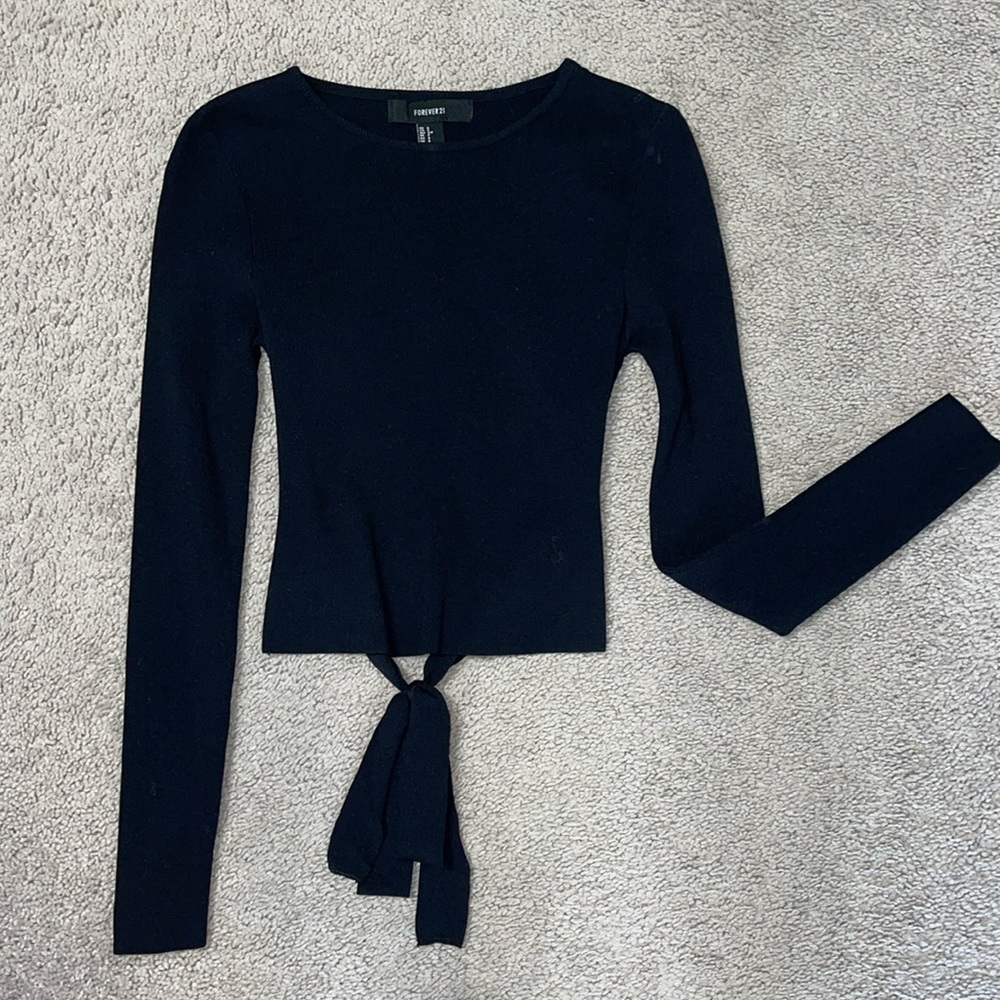 Cropped black top